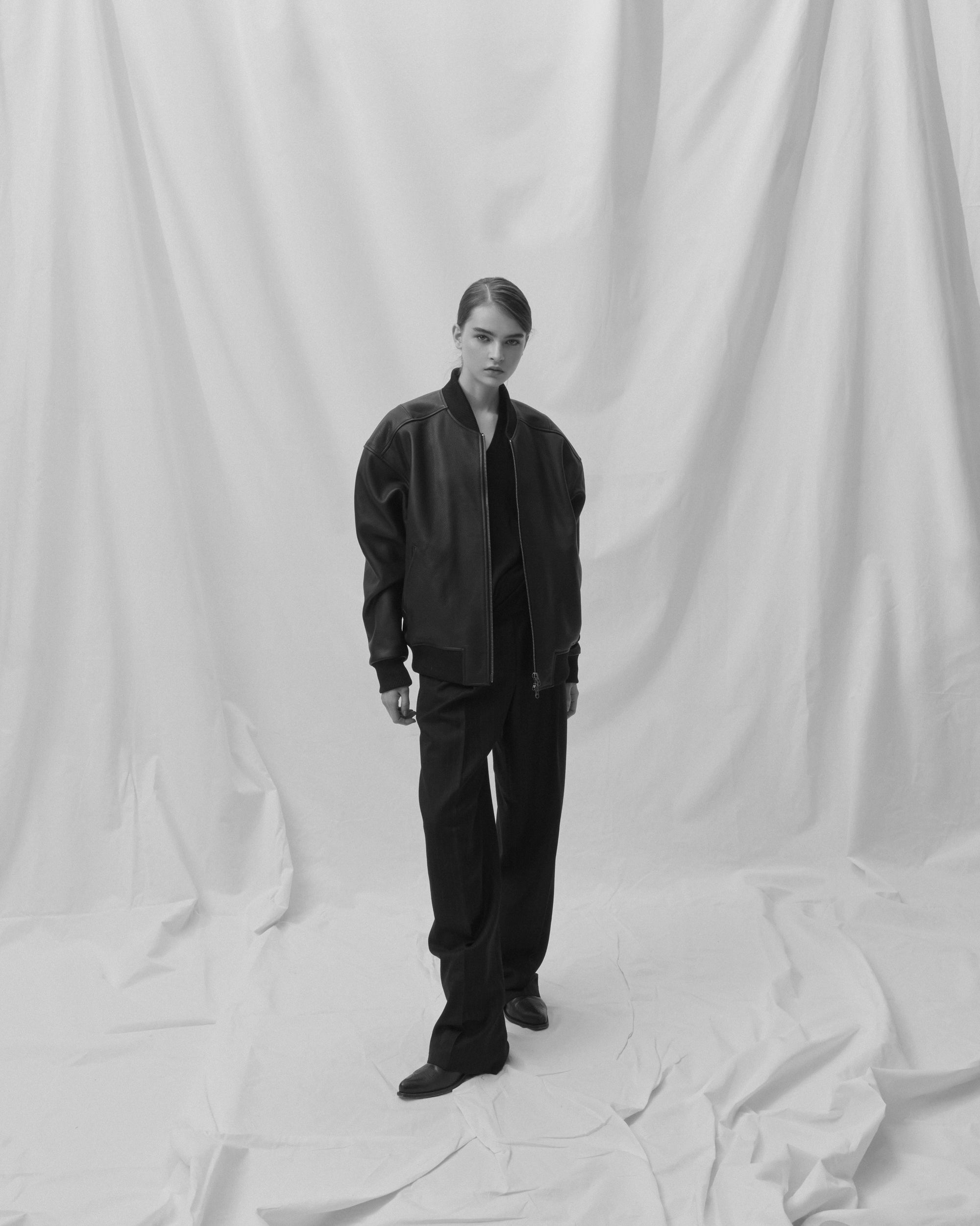 CLASSIC LEATHER BOMBER JACKET IN BLACK