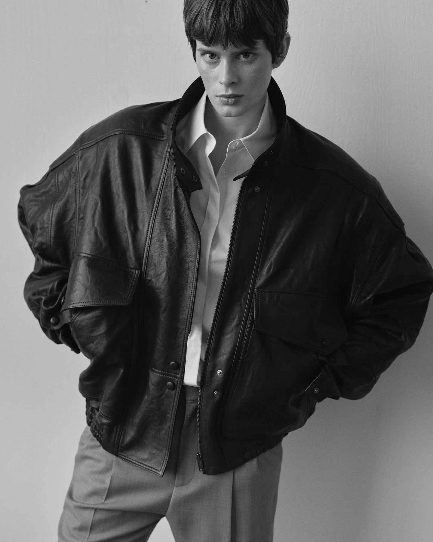 CRINKLED LEATHER 90' BOMBER JACKET IN COLD BROWN