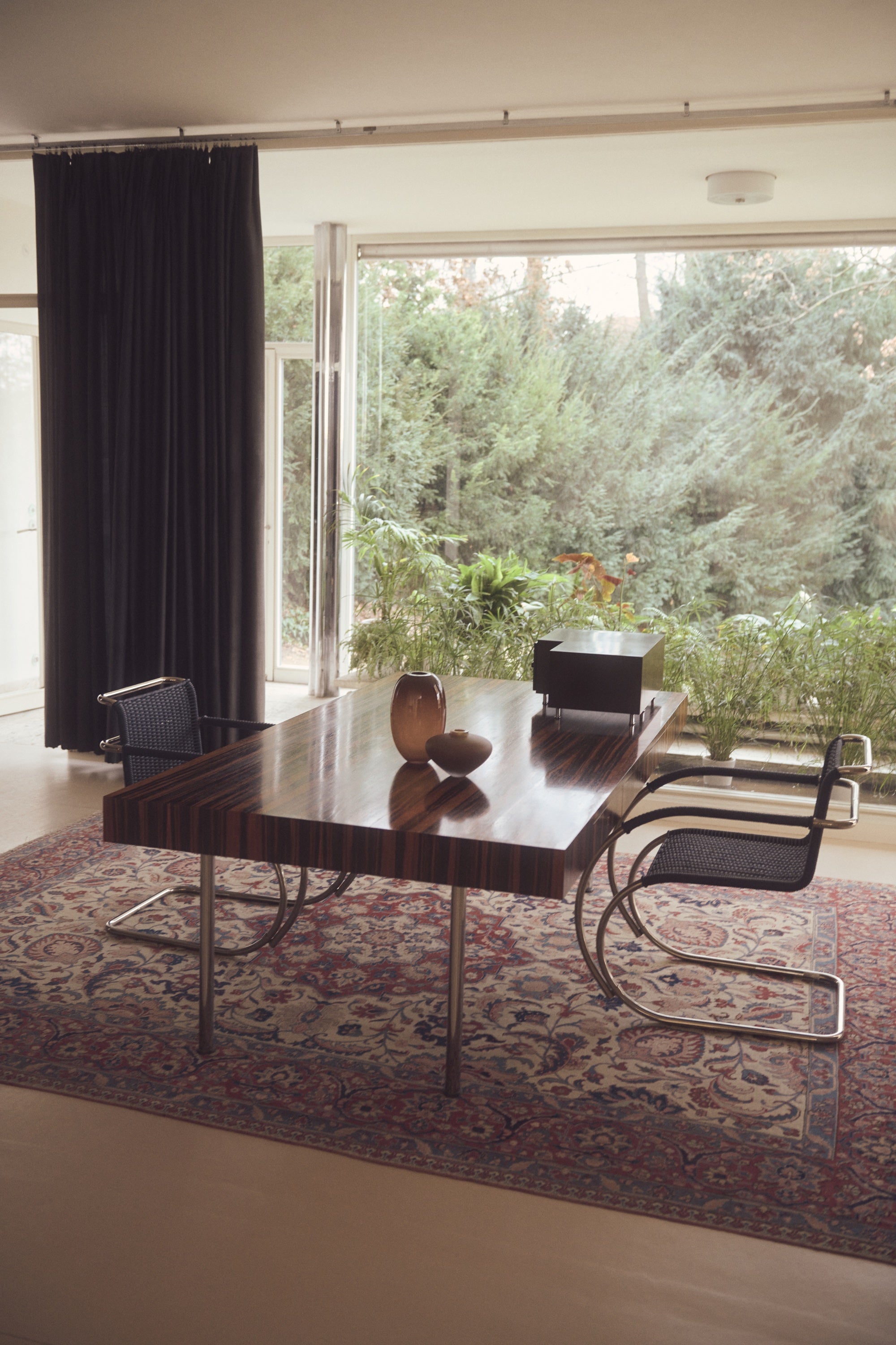 PEBBLE VASE 03 GLASS TOFFEE MATTE