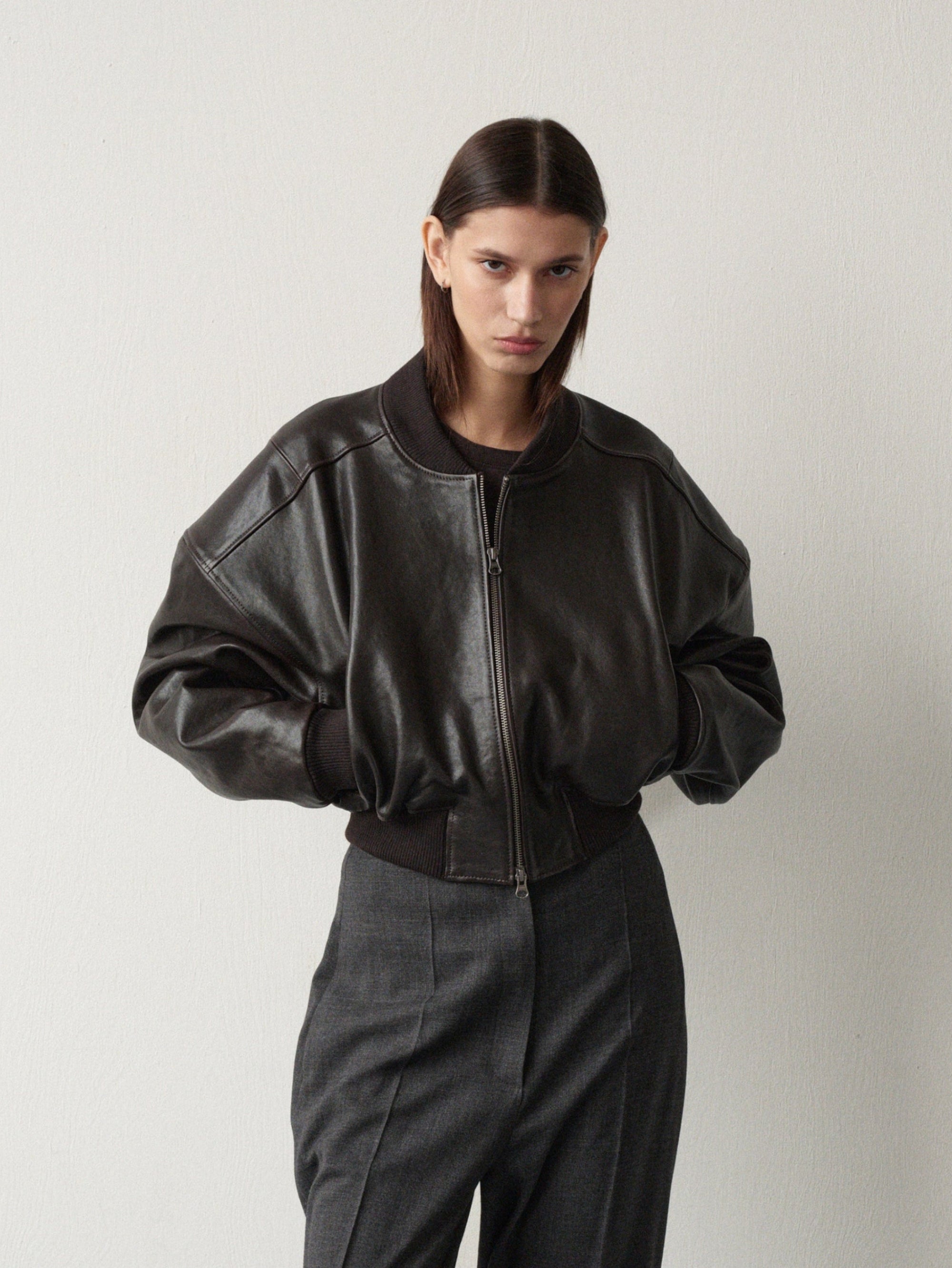 CROPPED BOMBER LEATHER JACKET IN DARK BROWN