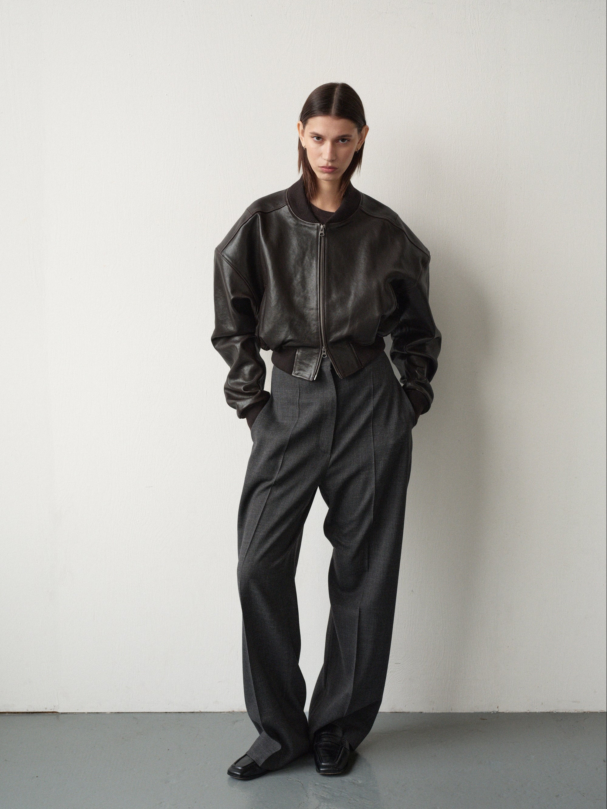 CROPPED BOMBER LEATHER JACKET IN DARK BROWN