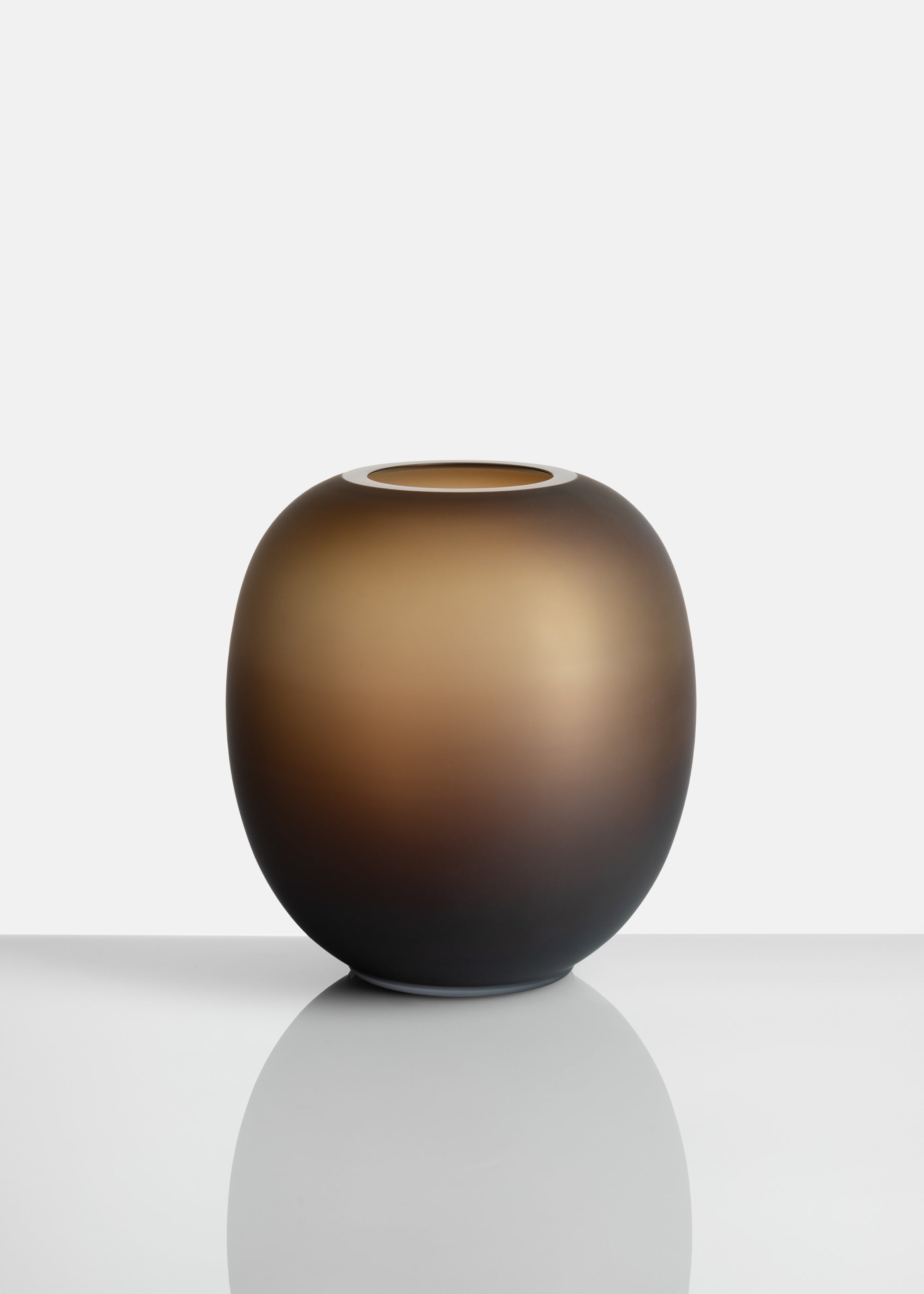 OVAL VASE 02 GLASS SMOKE MATTE